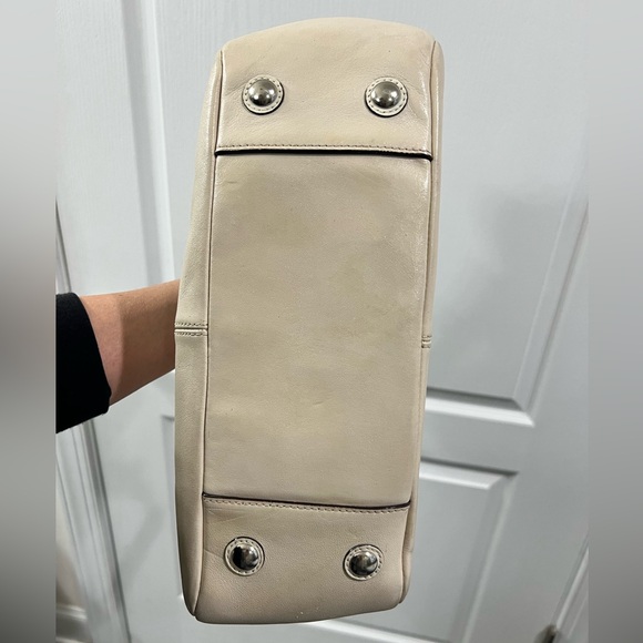 Coach White Leather Shoulder Bag - Picture 3 of 12